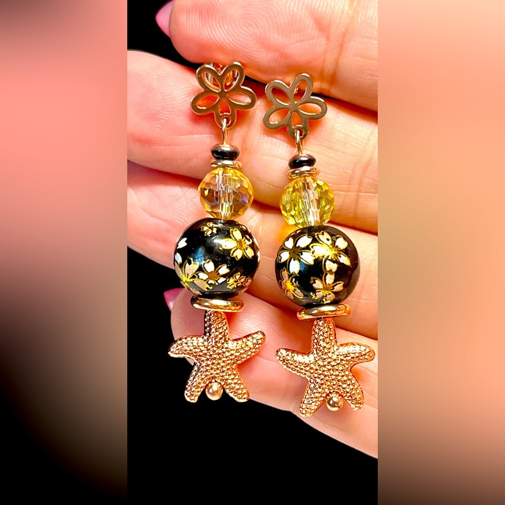 🖤☀️Hand painted ceramic earrings -black and rose gold starfish